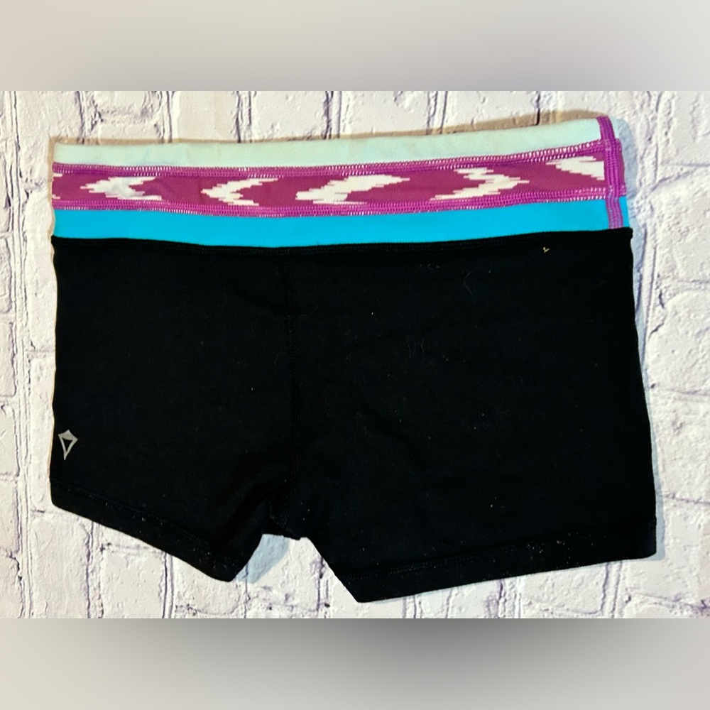 IVIVVA girls size 12 reversible black shorts